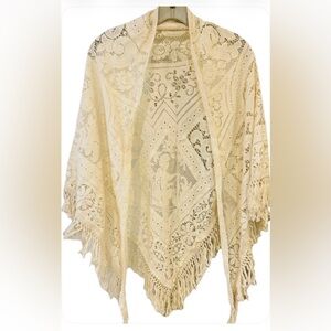 California Things Vintage 1970s-80s Ivory Lace Wrap Fringe Shawl